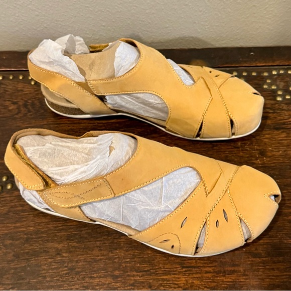 Earth Origins Yellow Sandals Wide Size 10 - Picture 3 of 10